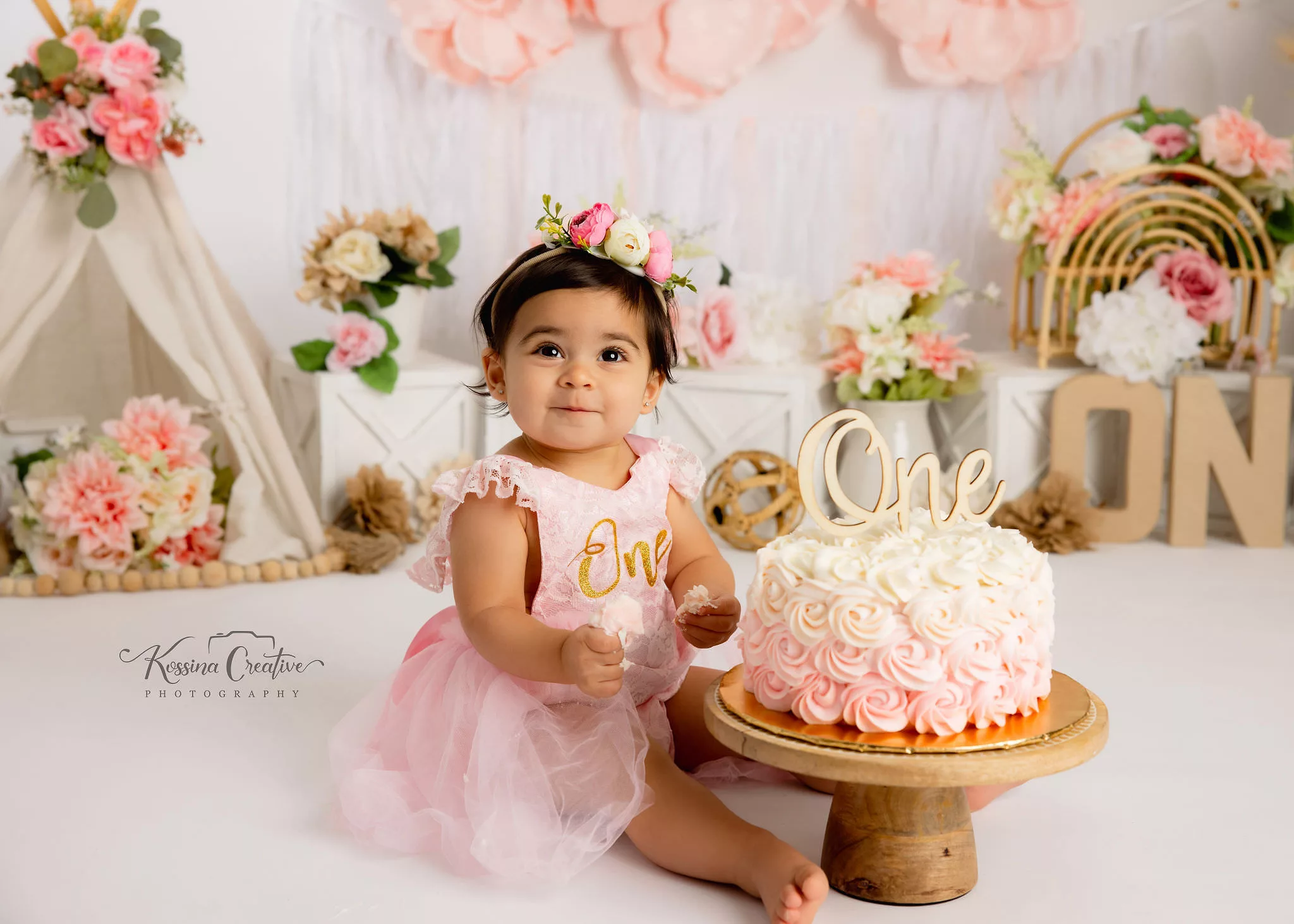 Girl Cake Smash - Kossina Creative